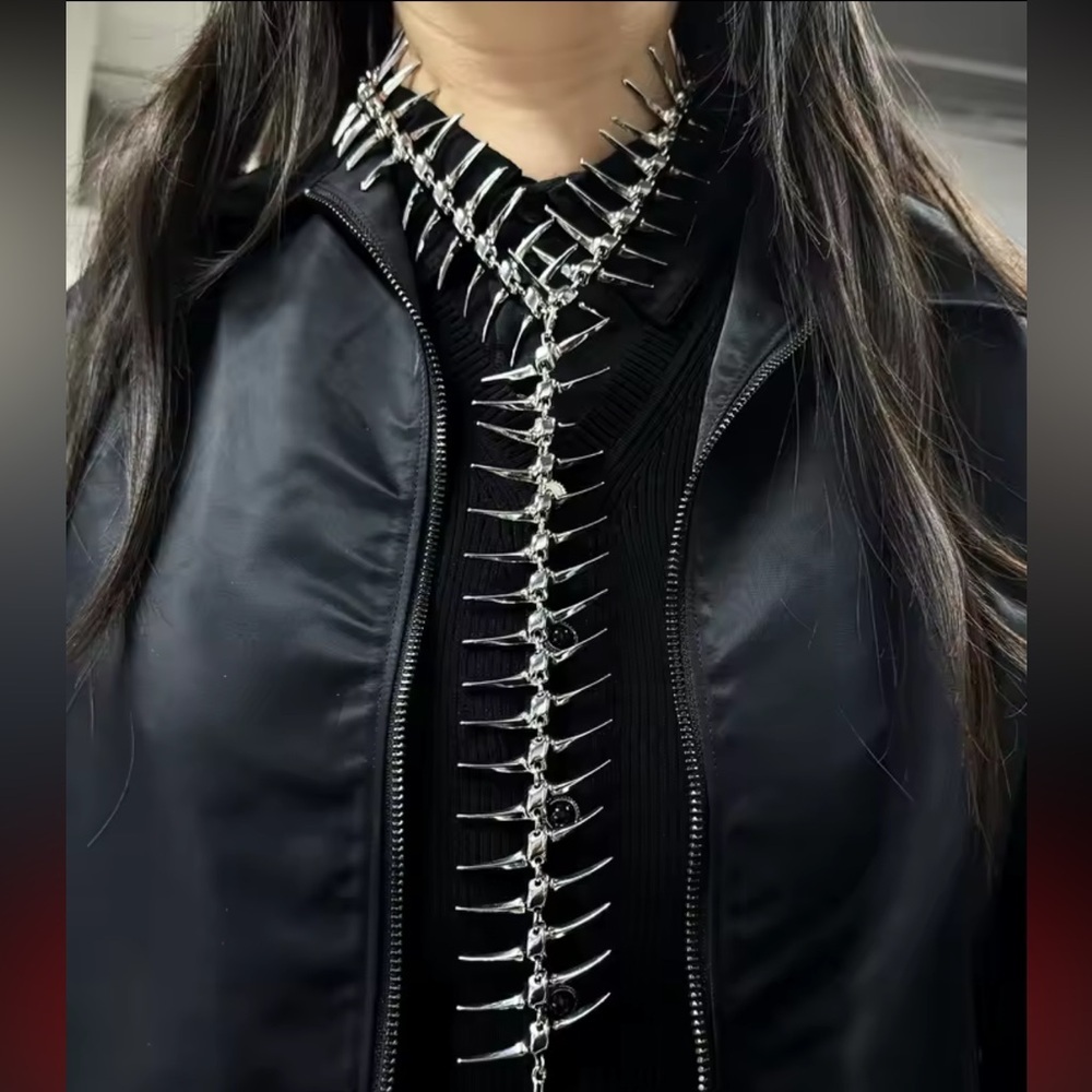 Avant-Garde Spine Back Necklace - Picture 4 of 6